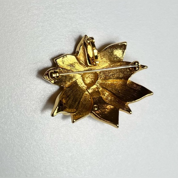 Avon Yellow Glittered Enamel Poinsettia Brooch and Earring Set - Picture 9 of 11